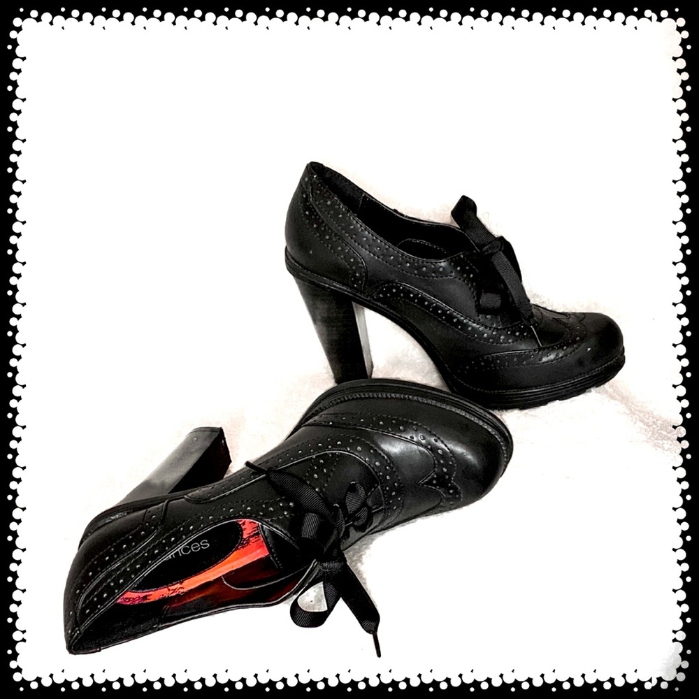 Y2K Maurices vintage style Oxford Heels